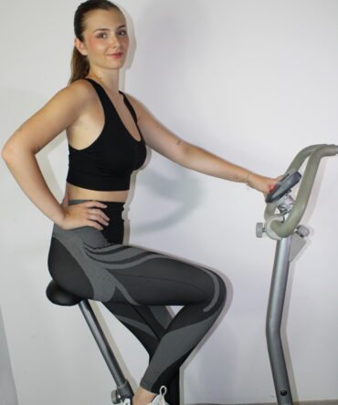 Conjunto Leggins Push Up y Top Negro Cruzado