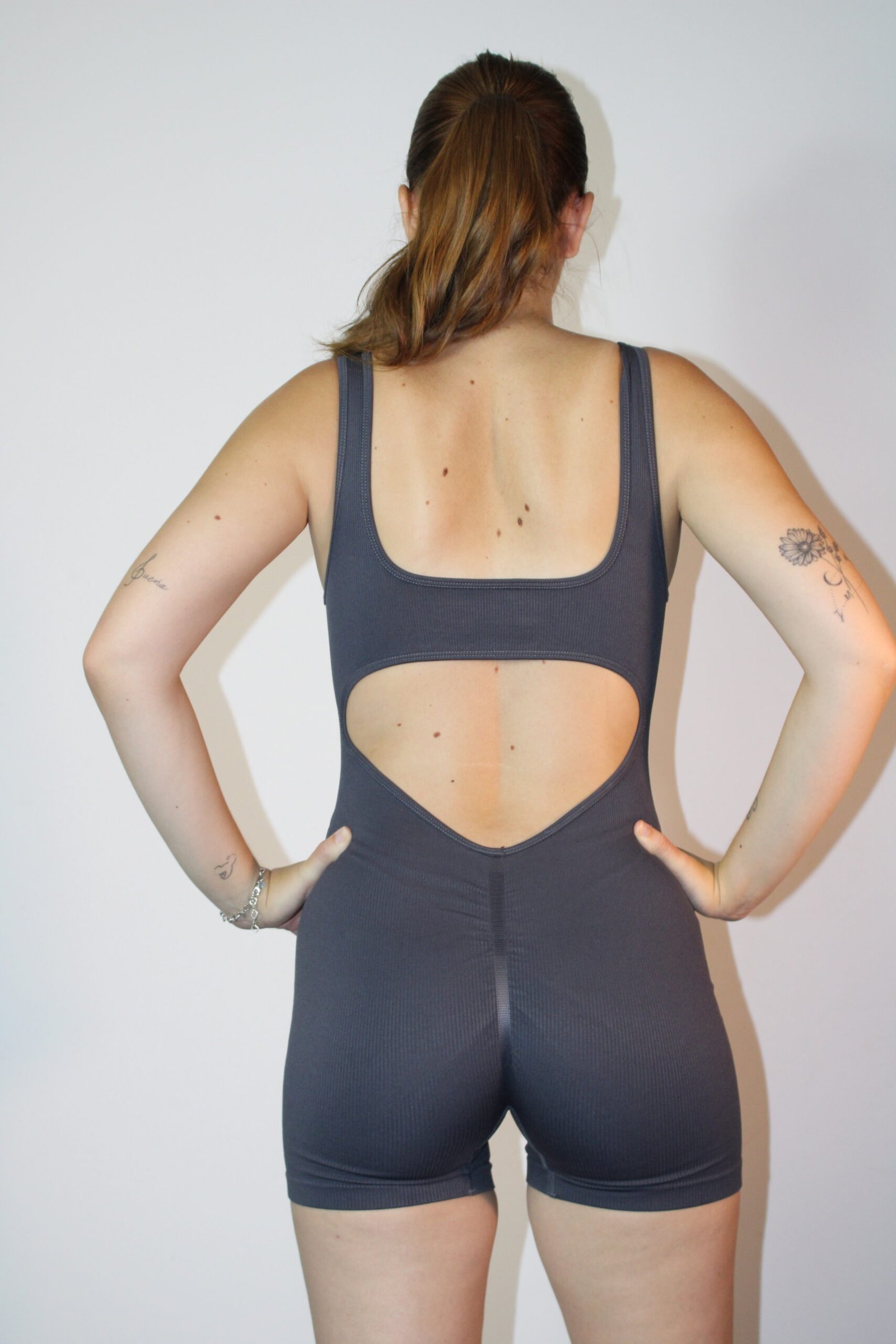 Mono Gris Corto Gym Efecto Push Up - Imagen 3